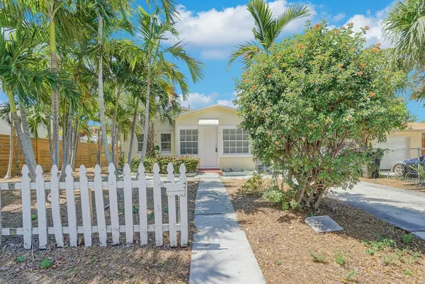 $2,750 | 326 Southeast 1st Avenue, Delray Beach, FL 33444