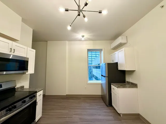 $1,595 | 1138 Elm Street, Manchester, NH 03101