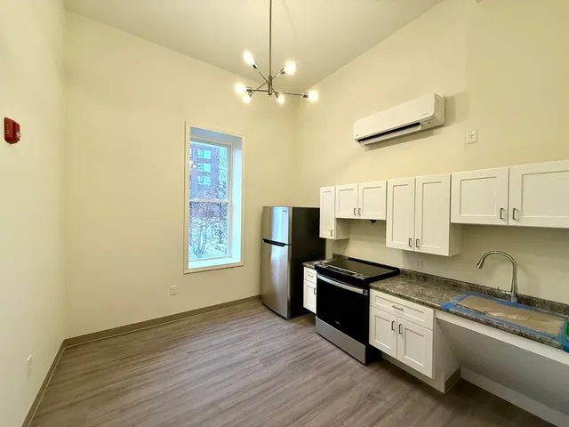 $1,595 | 1138 Elm Street, Manchester, NH 03101