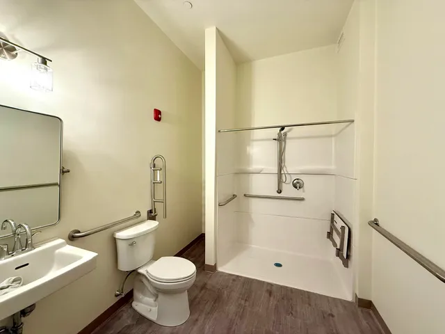 $1,595 | 1138 Elm Street, Manchester, NH 03101