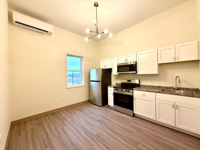 $1,595 | 1138 Elm Street, Manchester, NH 03101