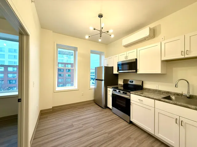 $1,595 | 1138 Elm Street, Manchester, NH 03101