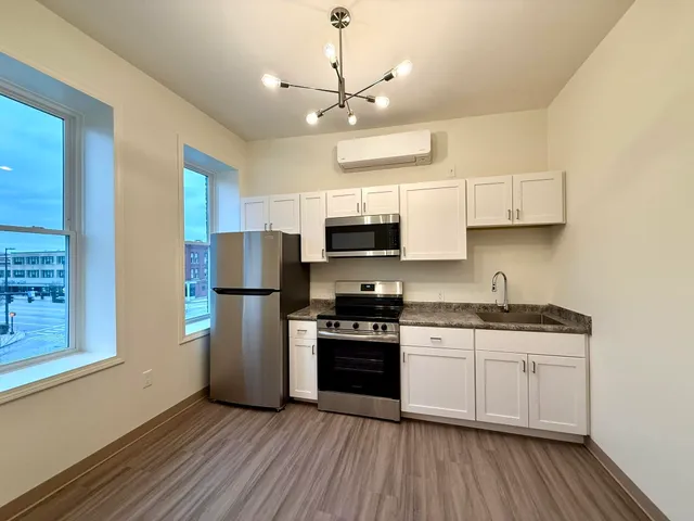 $1,595 | 1138 Elm Street, Manchester, NH 03101