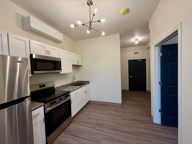 $1,595 | 1138 Elm Street, Manchester, NH 03101