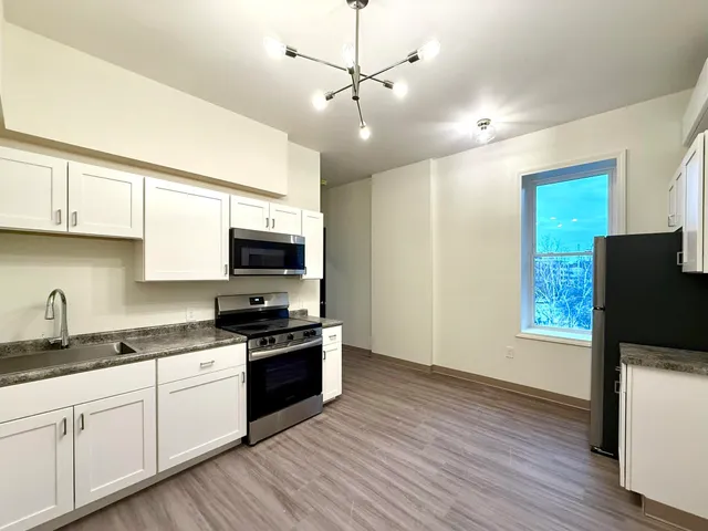 $1,595 | 1138 Elm Street, Manchester, NH 03101