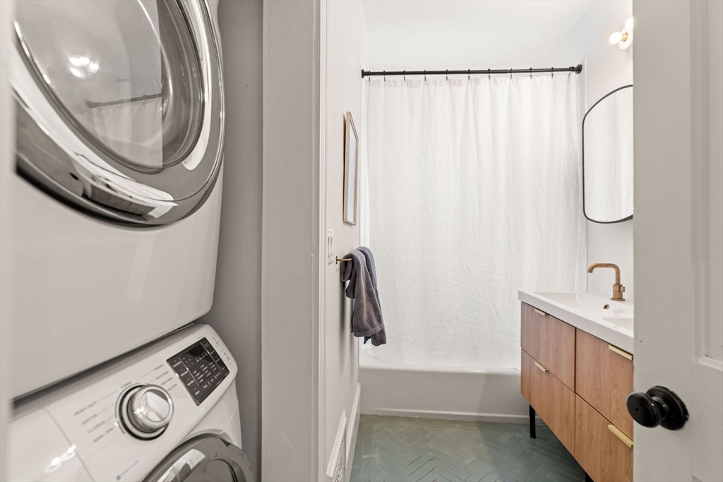 32 Roseclair Street, Unit 2 Boston, MA 02125 - Photo 12 of 34