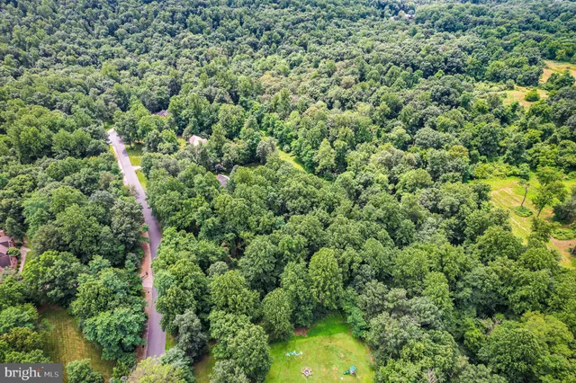 a view of a tennis court