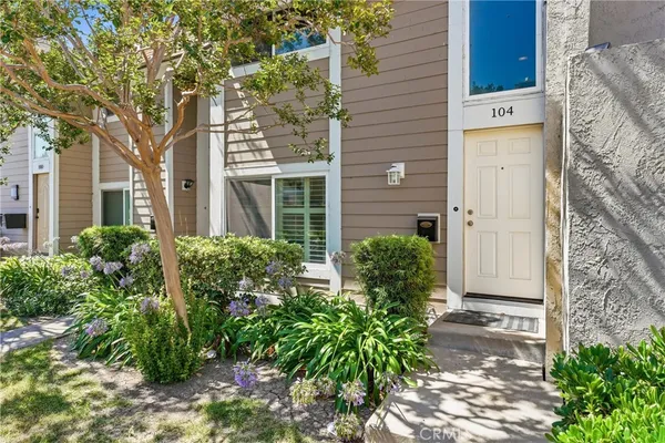 $4,750 | 104 Oval, Irvine, CA 92604