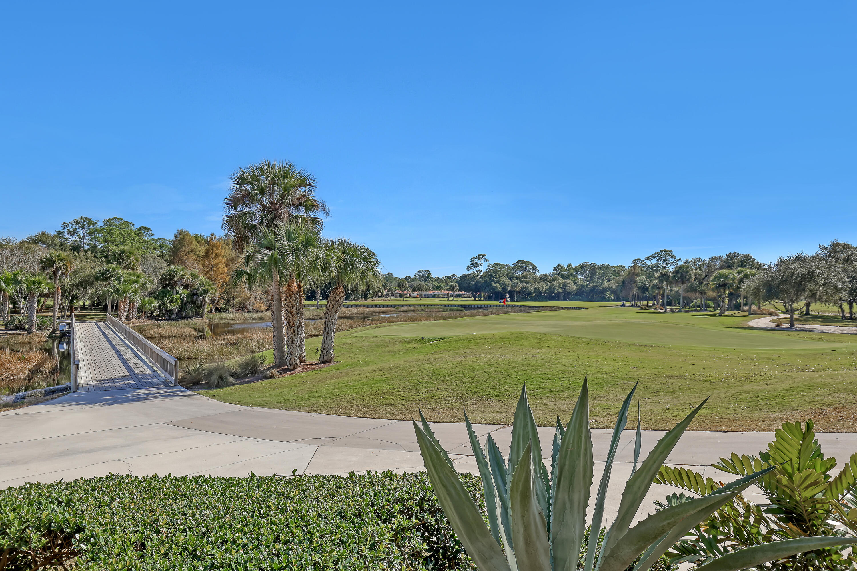 907 Southwest Balmoral Trace Stuart, FL 34997 - Photo 46 of 46 18th green.