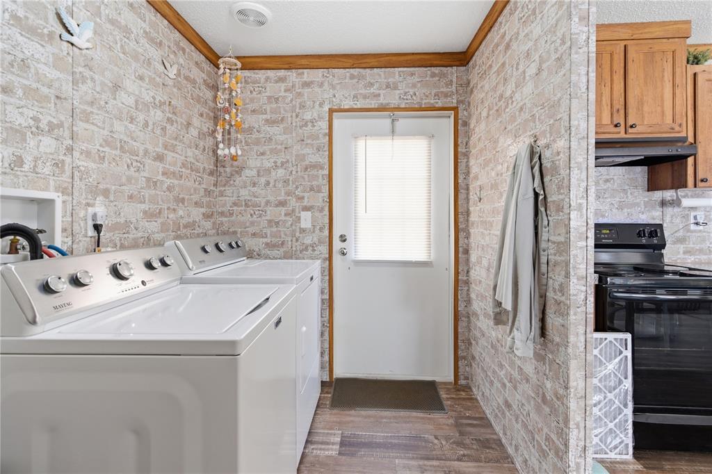 10811 Northeast 57th Street Bronson, FL 32621 - Photo 15 of 21 a utility room with dryer and washer