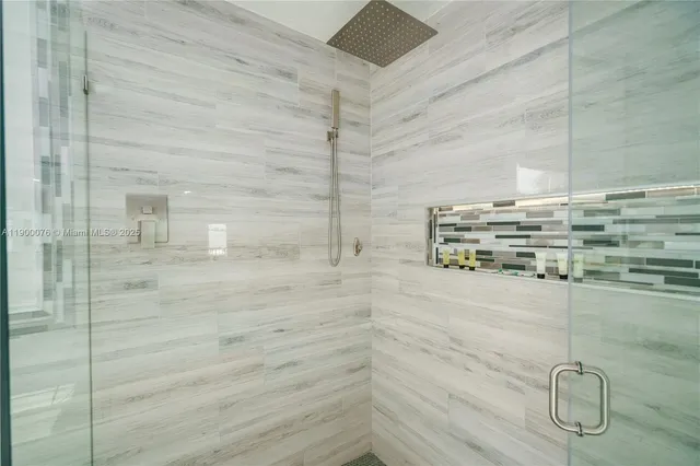 a view of a dinning table and chairs in patio