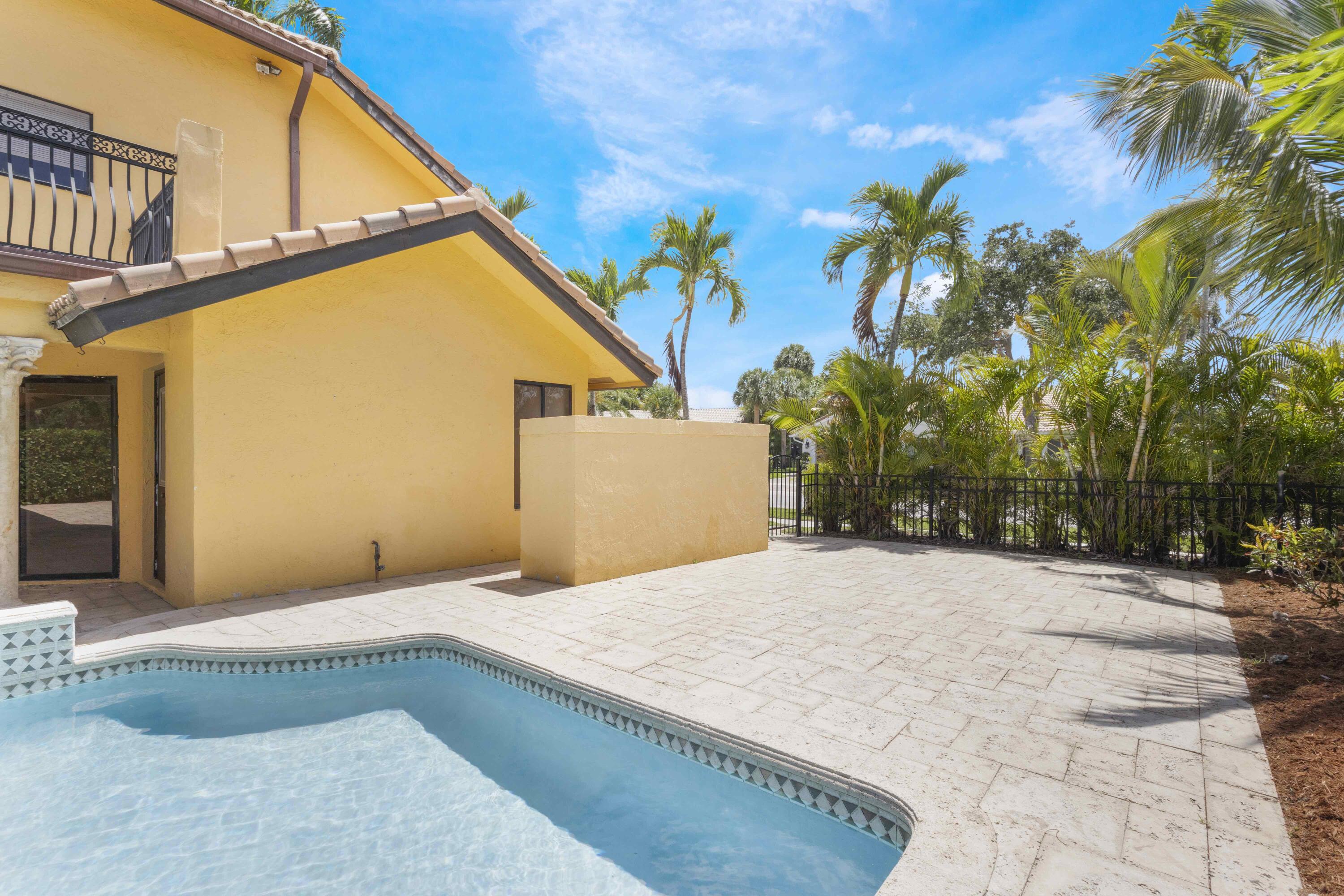 21130 White Oak Avenue Boca Raton, FL 33428 - Photo 25 of 38 a backyard of a house with palm trees