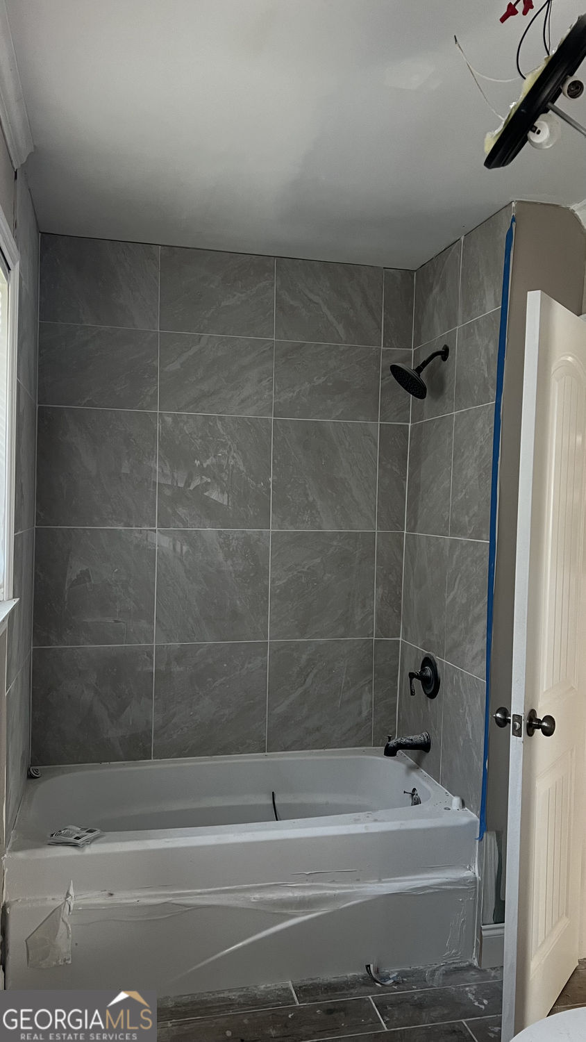 156 East Geer Street Colquitt, GA 39837 - Photo 19 of 19 a bathroom with a shower and a bathtub