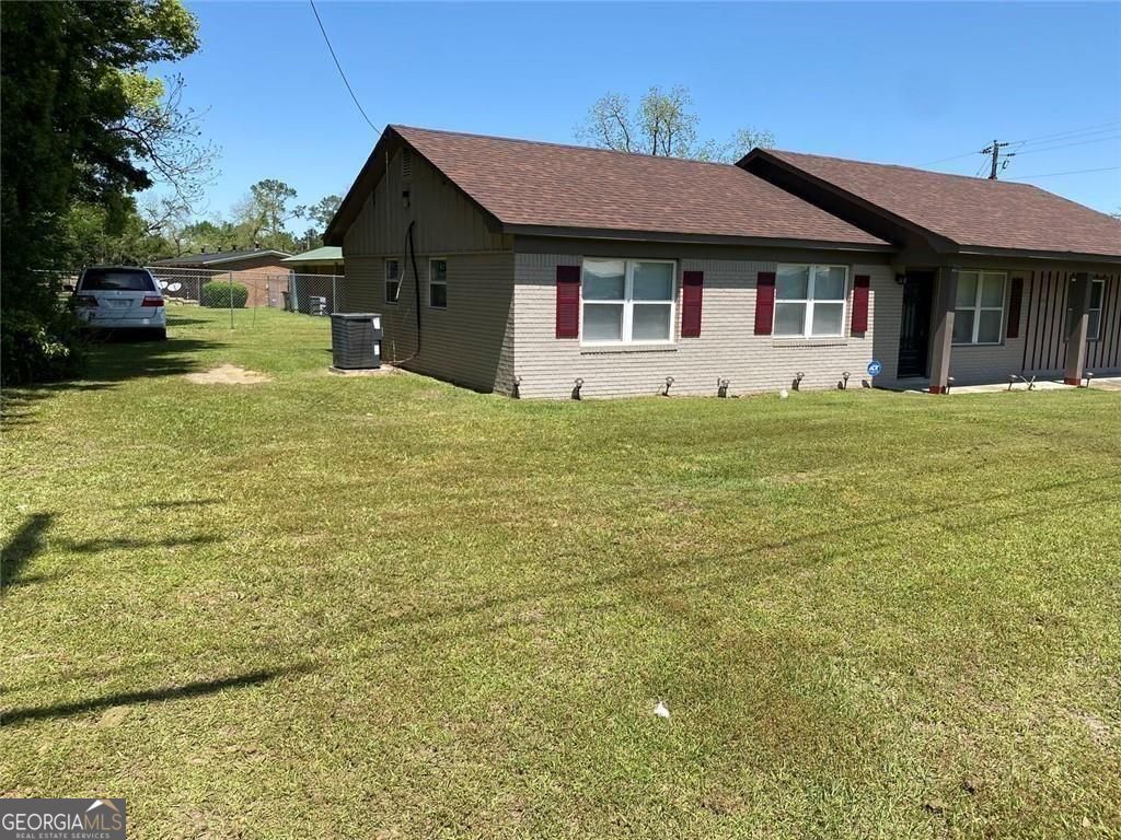 156 East Geer Street Colquitt, GA 39837 - Photo 3 of 19 a front view of a house with a garden