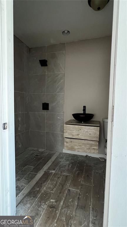 156 East Geer Street Colquitt, GA 39837 - Photo 7 of 19 a bathroom with a shower and a sink