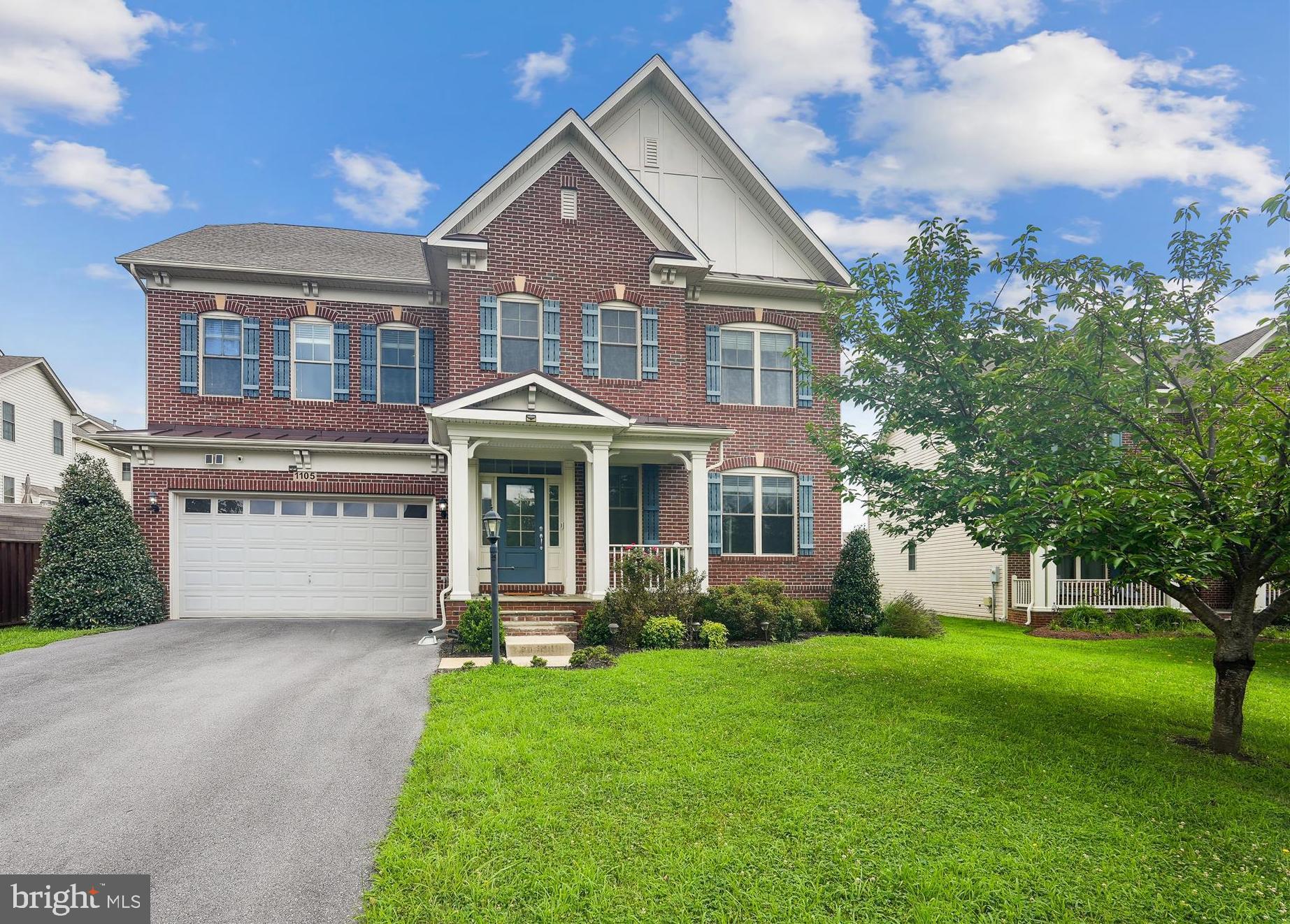 Gorgeous 6 bed/5 bath luxury home on premium lot!
