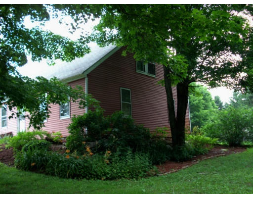1019 North Brookfield Road Oakham, MA 01068 - Photo 4 of 9