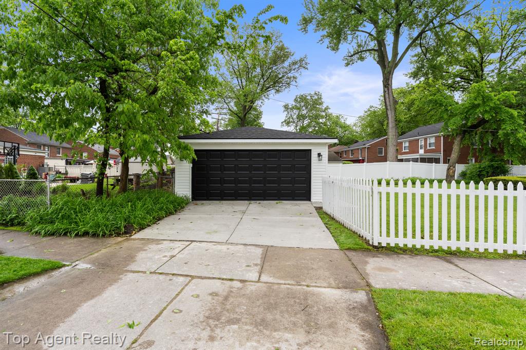 1894 Broadstone Road Grosse Pointe, MI 48236 - Photo 37 of 60