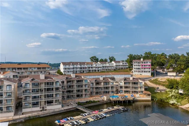 $199,000 | 49 Aqua Finn Drive, Unit 3A, Lake Ozark, MO 65049
