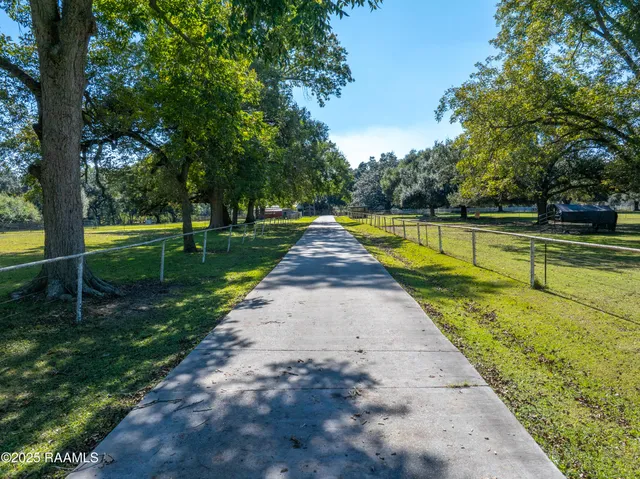$6,000,000 | 726 East Broussard Road, Lafayette, LA 70508