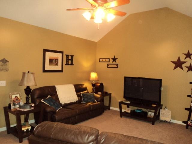 4893 Minnis Road Springfield, TN 37172 - Photo 2 of 20 Living room with high ceilings!