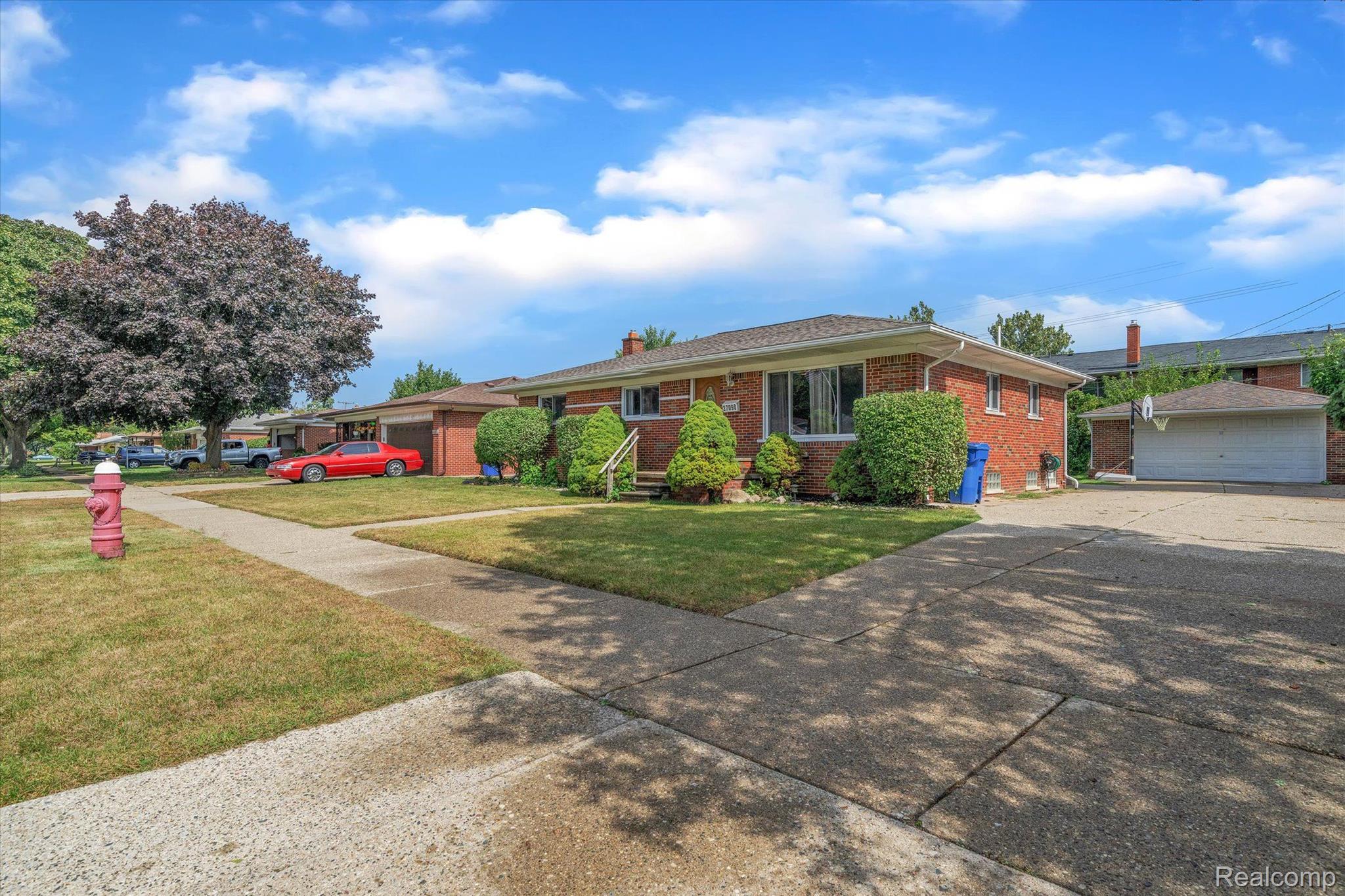 27090 Jean Road Warren, MI 48093 - Photo 3 of 43 Gallery Image 3