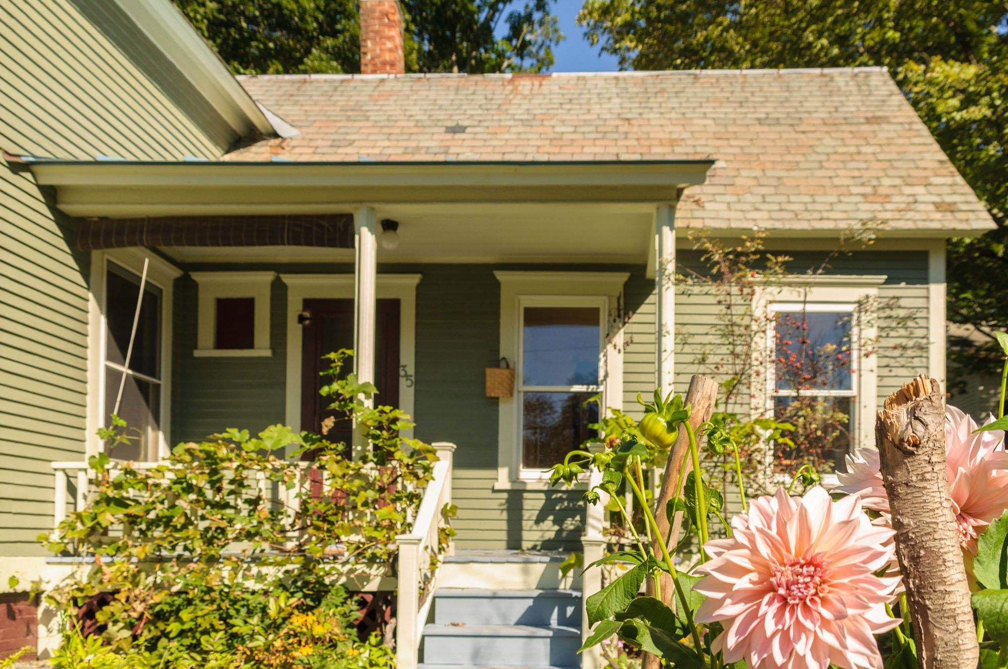 35 Cedar Street Brattleboro, VT 05301 - Photo 4 of 29