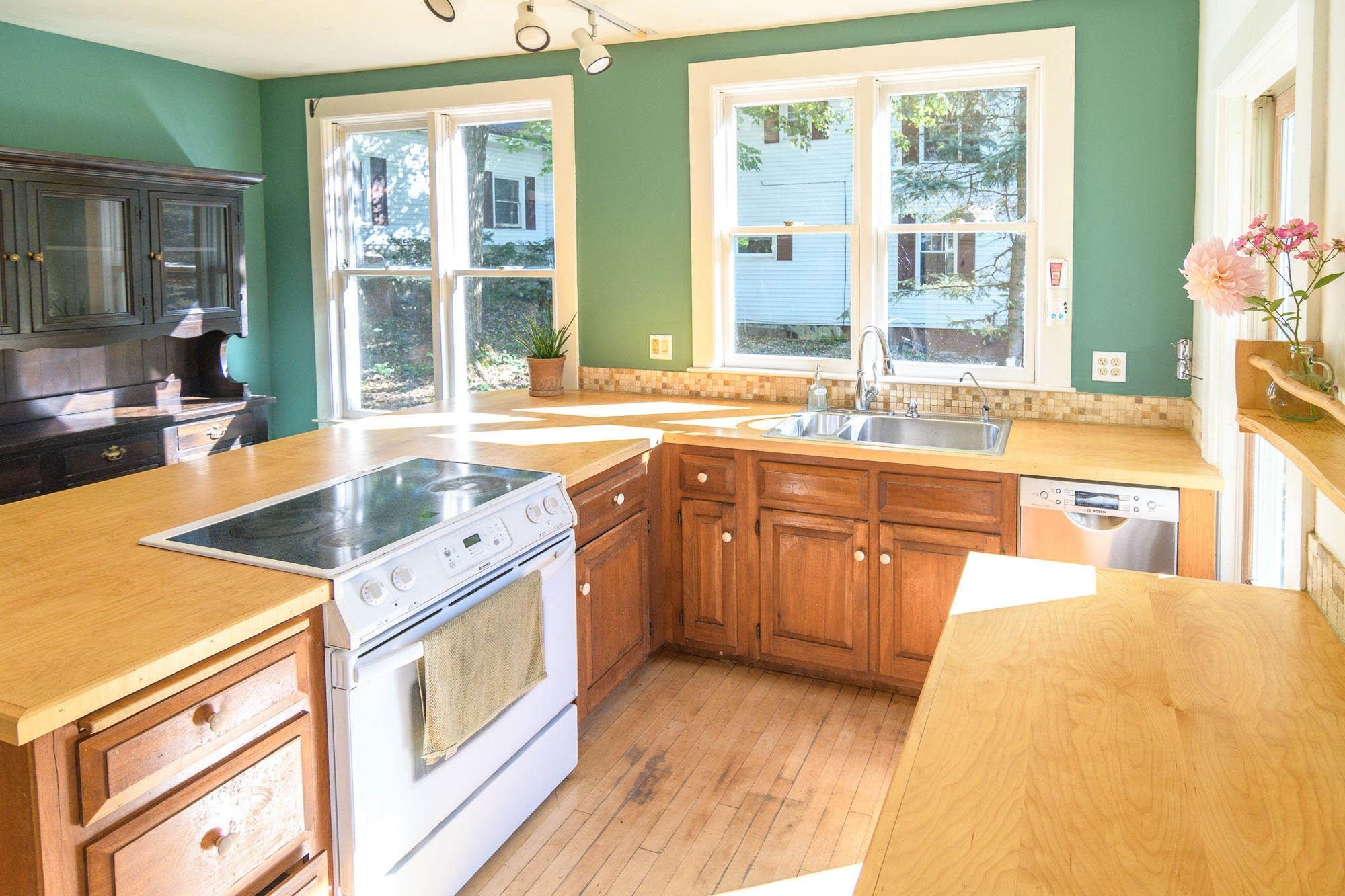 35 Cedar Street Brattleboro, VT 05301 - Photo 7 of 29