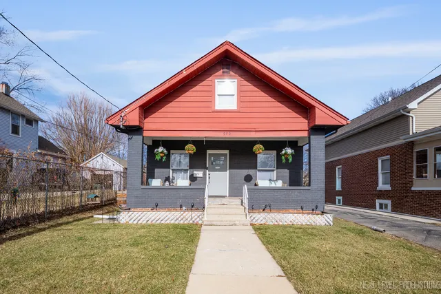 $370,000 | 950 2nd Avenue, Aurora, IL 60505
