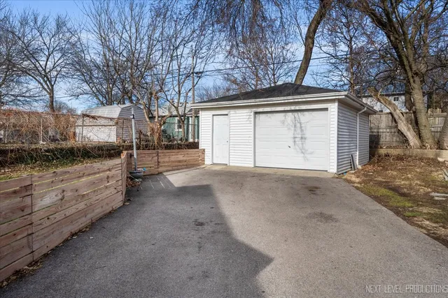 $370,000 | 950 2nd Avenue, Aurora, IL 60505