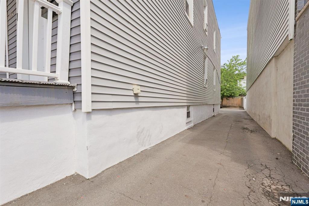 750 South 17th Street Newark, NJ 07103 - Photo 24 of 25 a view of a garage