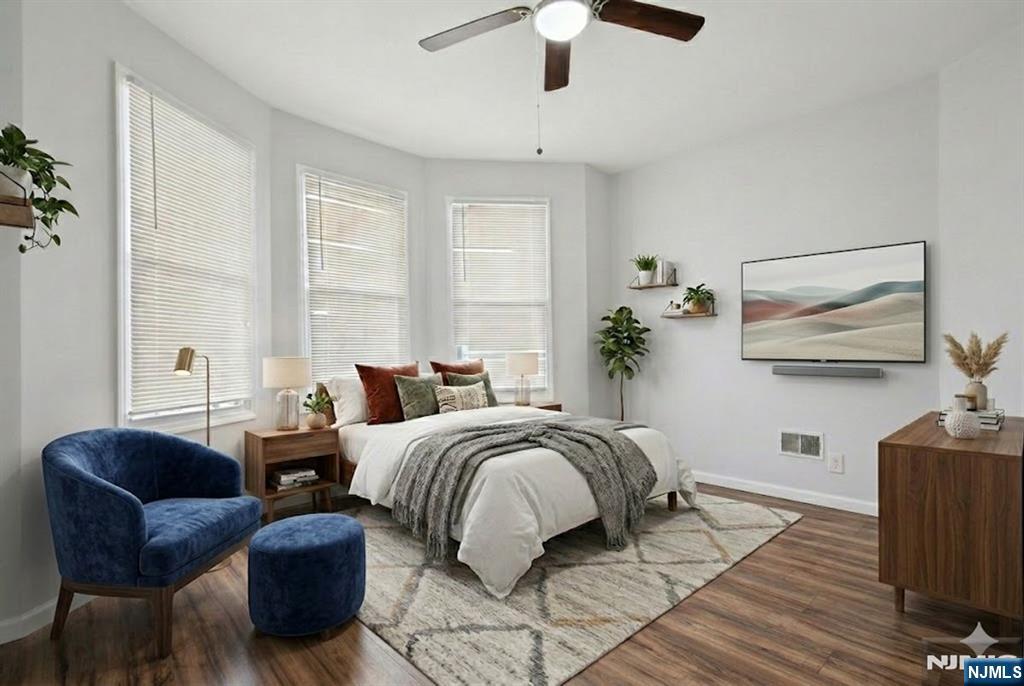 750 South 17th Street Newark, NJ 07103 - Photo 5 of 25 a bedroom with a bed couch and a potted plant