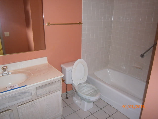 N686 Chelsea Circle Winfield, IL 60190 - Photo 18 of 25 a bathroom with a sink a toilet and bathtub