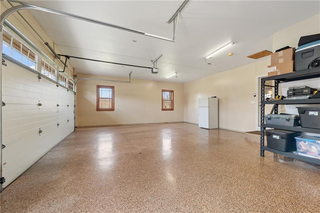 324 Leslie Road Valencia, PA 16059 - Photo 5 of 25 Gallery Image 5