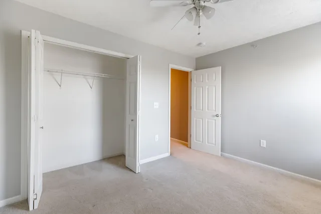 a view of empty room with a ceiling fan