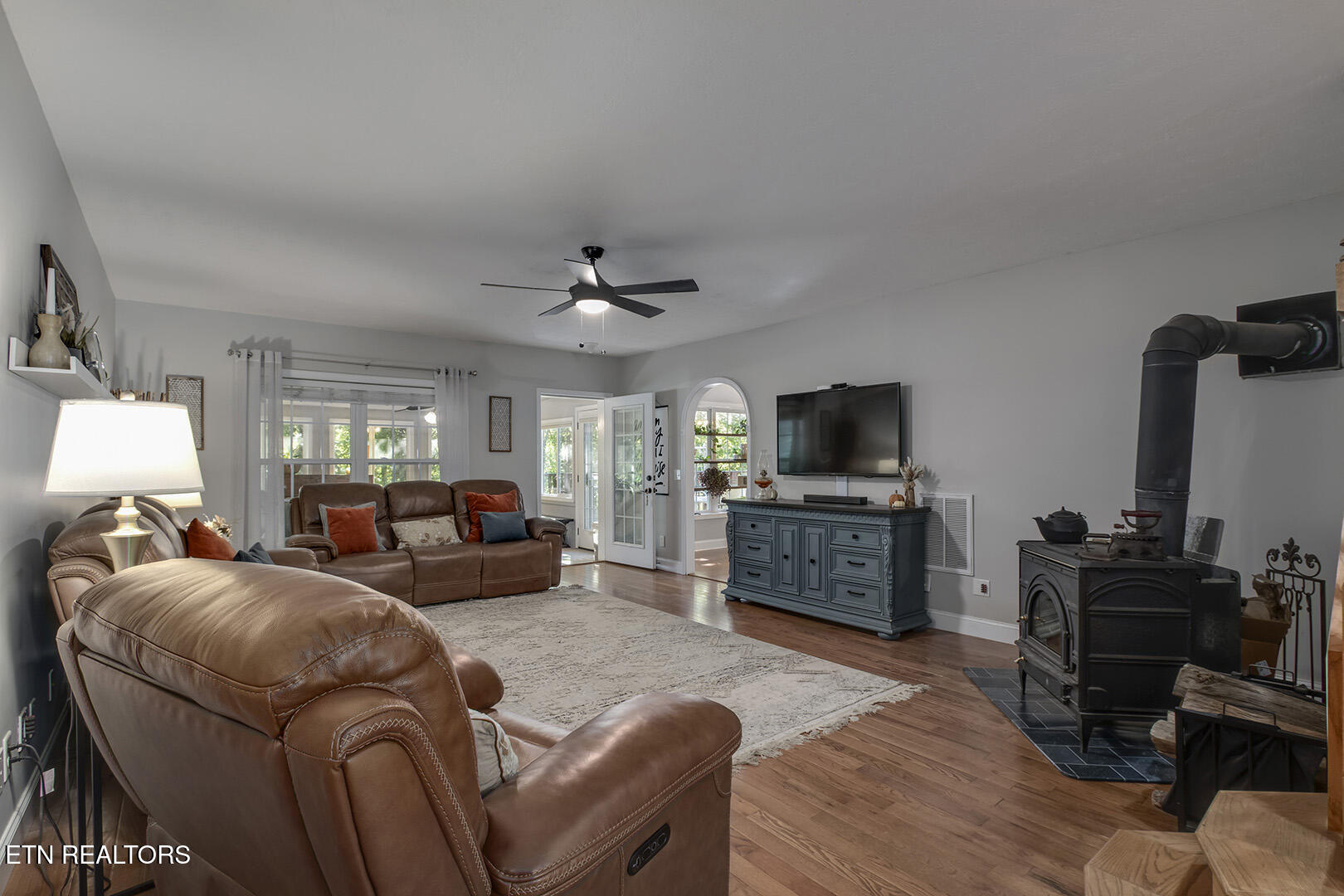 680 Dogwood Valley Road Kingston, TN 37763 - Photo 8 of 60 08_DogwoodValleyRoad_680_Living01