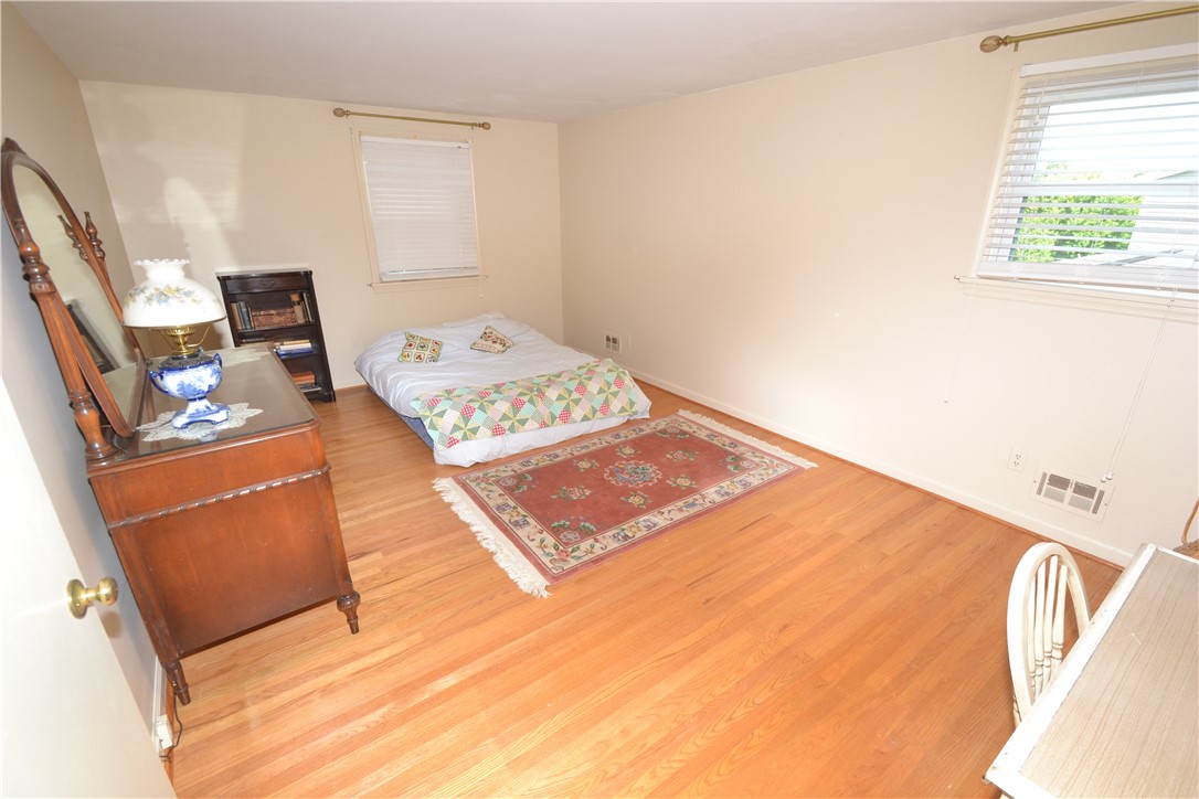 118 Nettlecreek Road Perinton, NY 14450 - Photo 28 of 41 Primary bedroom with hardwood floors