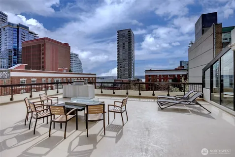 $325,000 | 2201 3rd Avenue, Unit 803, Seattle, WA 98121