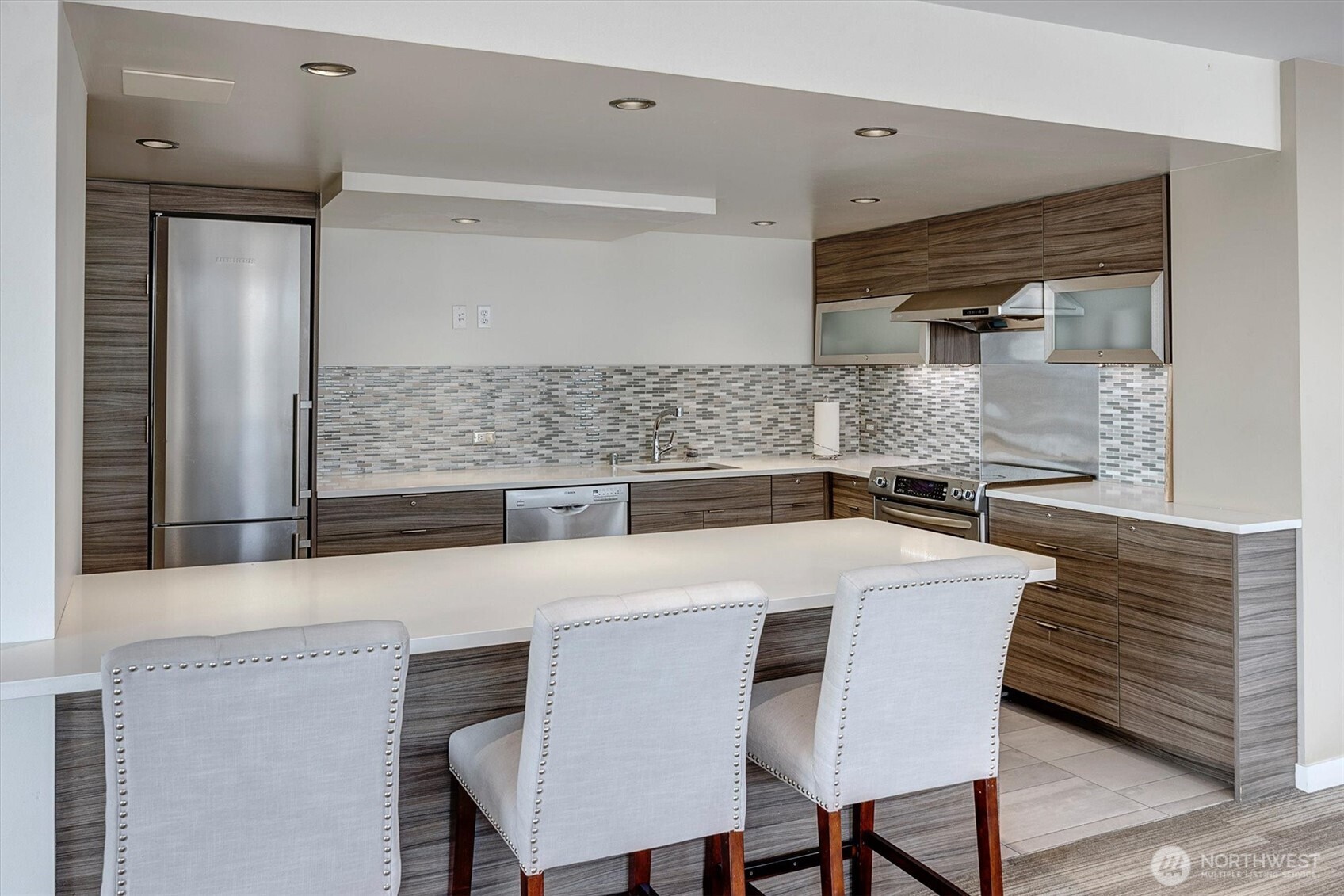 2201 3rd Avenue, Unit 803 Seattle, WA 98121 - Photo 22 of 26 a kitchen with a table and chairs