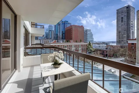 $325,000 | 2201 3rd Avenue, Unit 803, Seattle, WA 98121