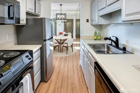 $325,000 | 2201 3rd Avenue, Unit 803, Seattle, WA 98121