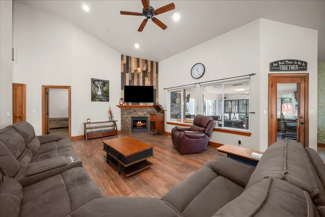 $899,000 | 4529 East Diagonal Road, Rathdrum, ID 83858