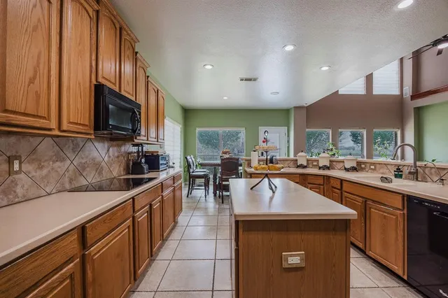 $550,000 | 808 Sabona Drive, DeSoto, TX 75115