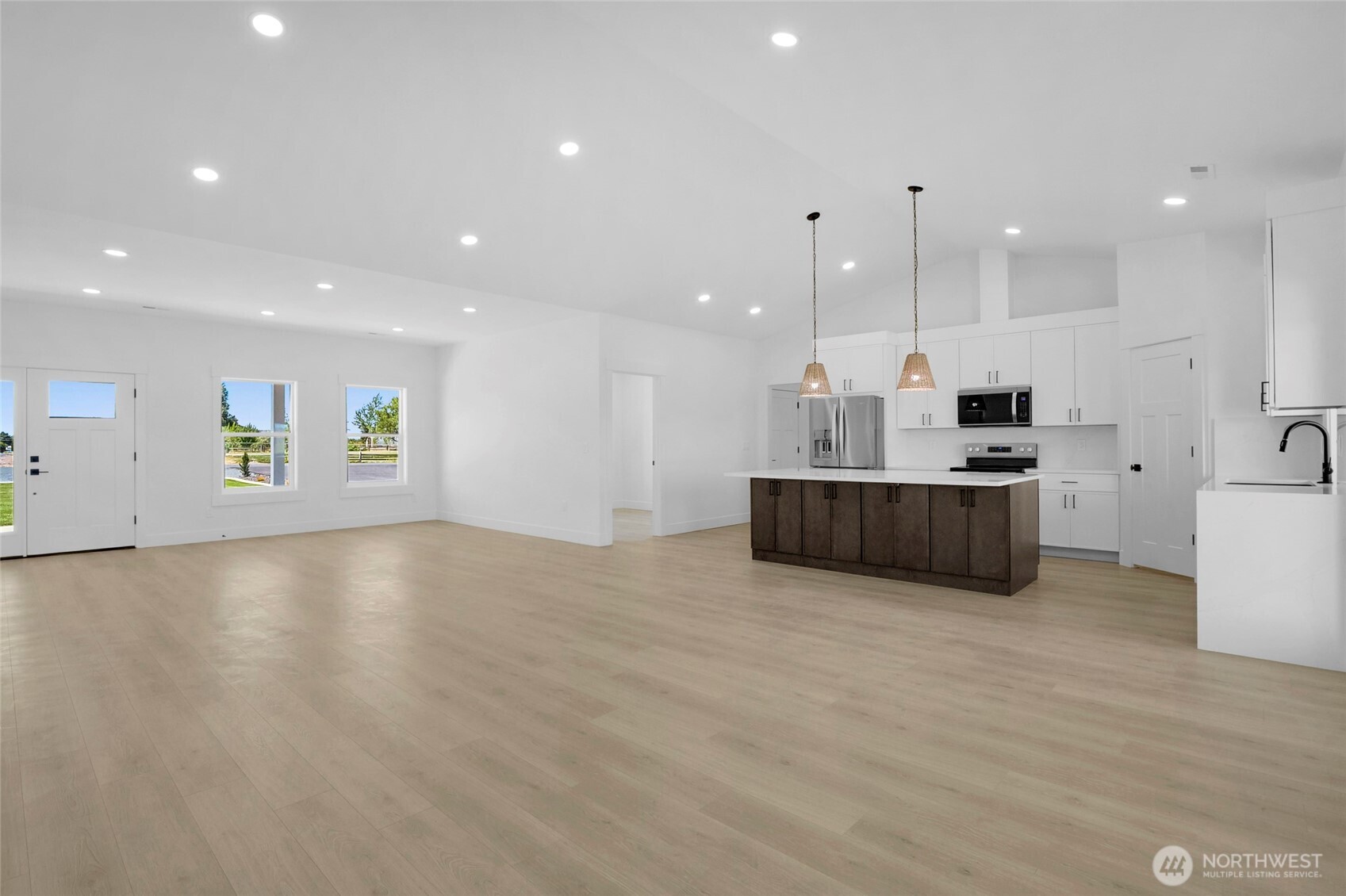 7471 Redmond Road Northeast Moses Lake, WA 98837 - Photo 9 of 38 Gallery Image 9