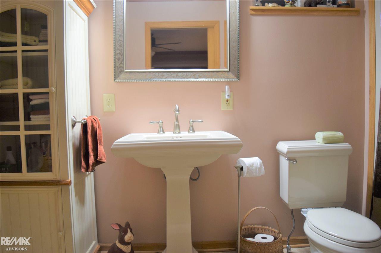27565 Riviera Street Harrison Township, MI 48045 - Photo 14 of 29 2nd main floor full bath