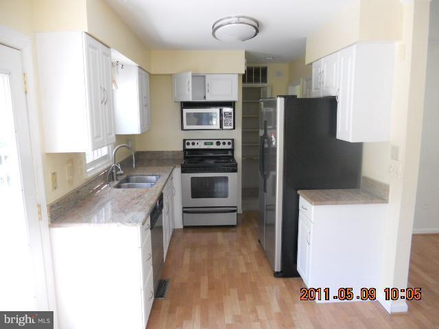 15513 Peach Orchard Road Silver Spring, MD 20905 - Photo 6 of 20 kitchen
