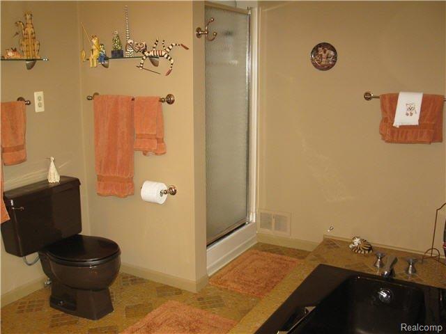 34500 Willow Road New Boston, MI 48164 - Photo 10 of 15 Updated main bath w/sunken tub