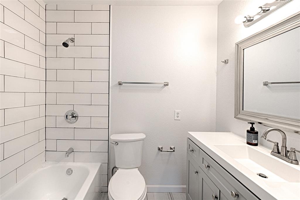 8545 Midpark Road, Unit 2 Dallas, TX 75240 - Photo 11 of 19 a bathroom with a sink mirror toilet and bathtub