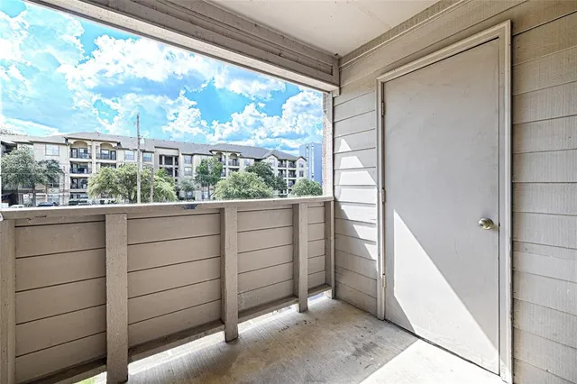 a view of a back yard of the house