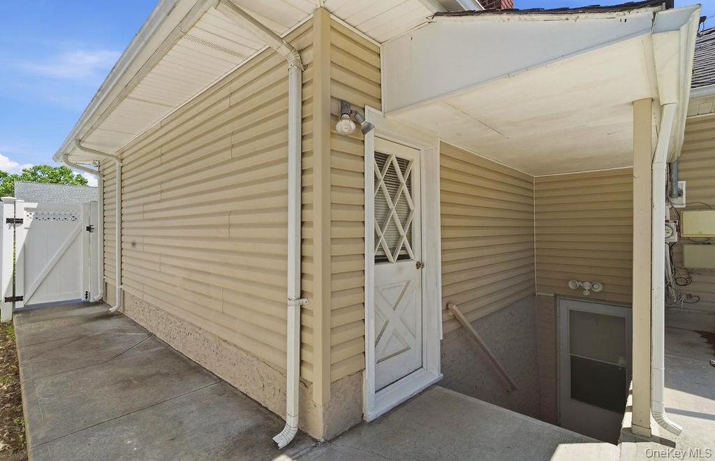 2934 Kinloch Road Wantagh, NY 11793 - Photo 28 of 34